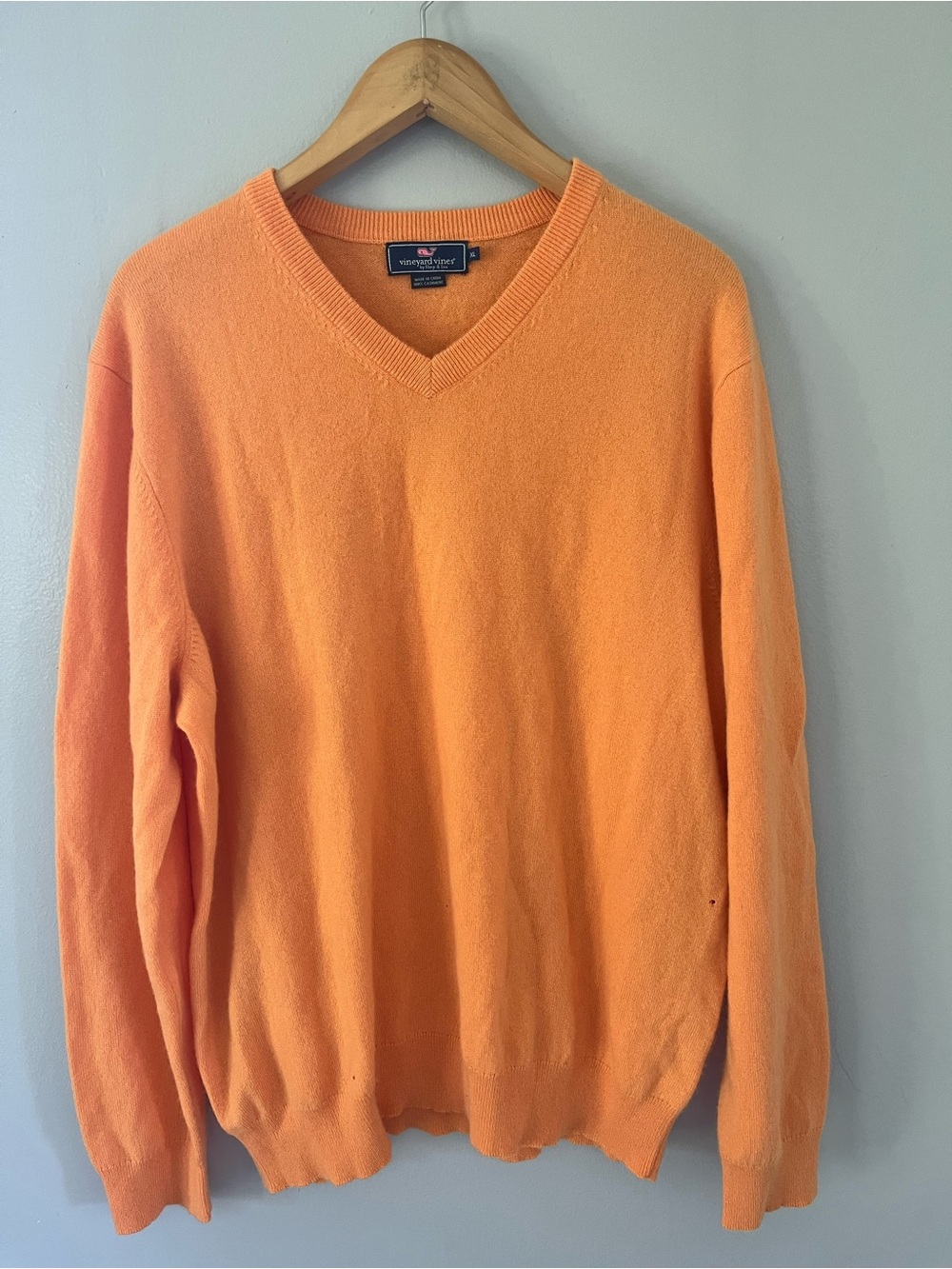 Vineyard Vines Men's Bright Orange V-Neck Sweater 100% cashmere